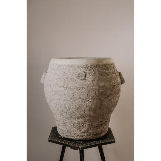 mediterran kulteri rusztikus kerti kaspo fagyallo kerti nagy kasp ulteto szurke rusztikus vintage kaspok olivafa leander viragedeny nagymeretu terasz egyedi kaspo.jpg